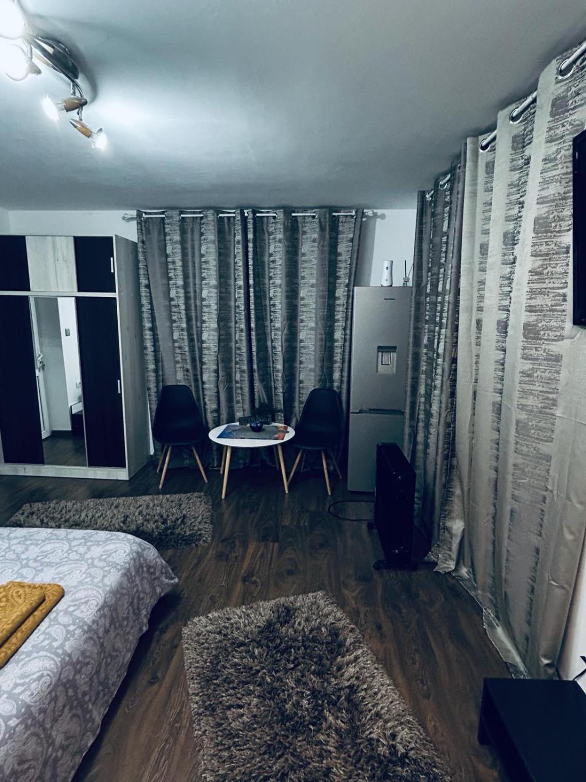 Апартаменти Amazing 1 Bed Flat Крайова Екстер'єр фото